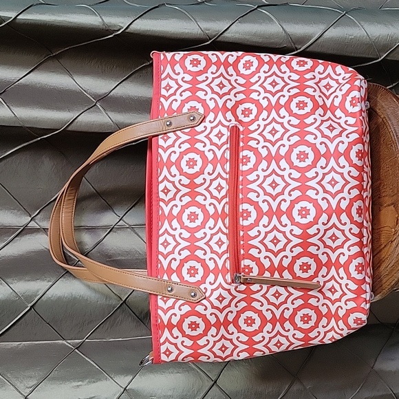 VGUC- Petunia Pickle Bottom Downtown Diaper Bag \ Tote - Picture 5 of 8